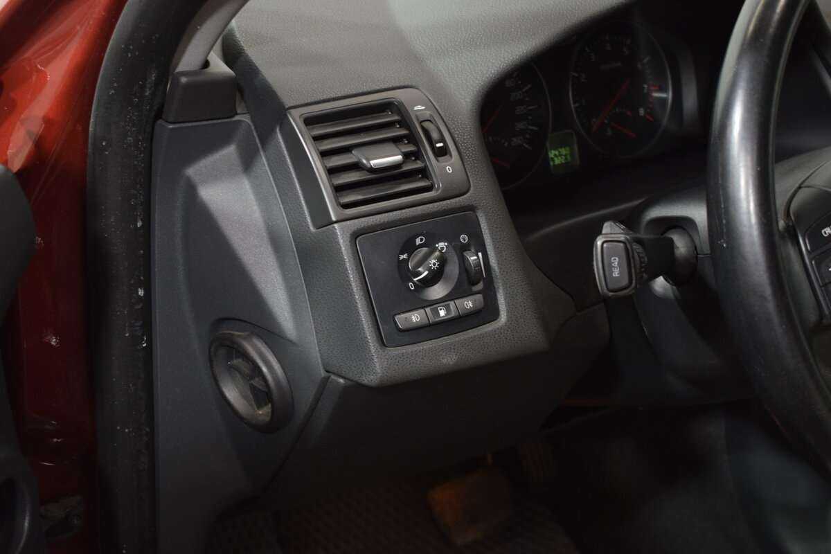 Б/У Вольво С40 2010 года. Фото: #9