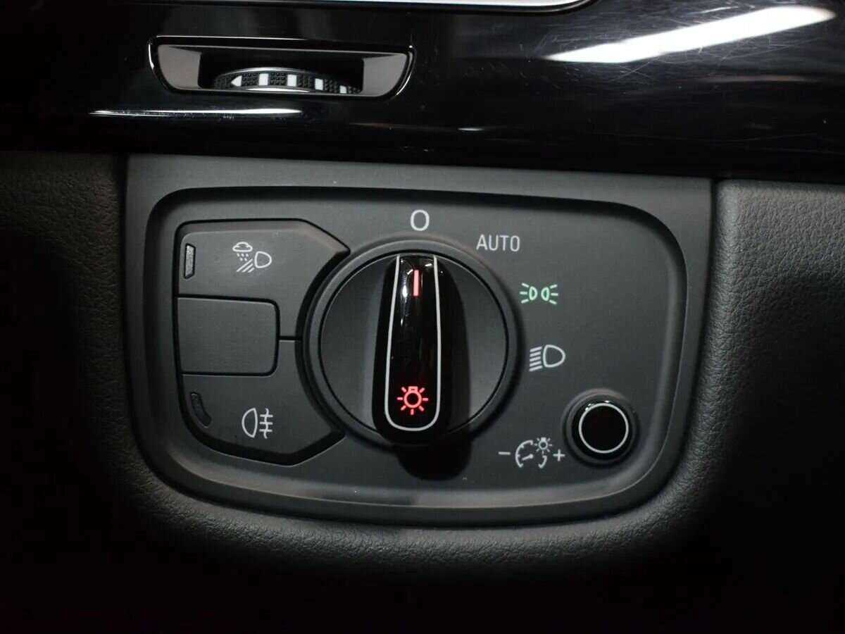 Б/У Ауди А8 2015 года. Фото: #25