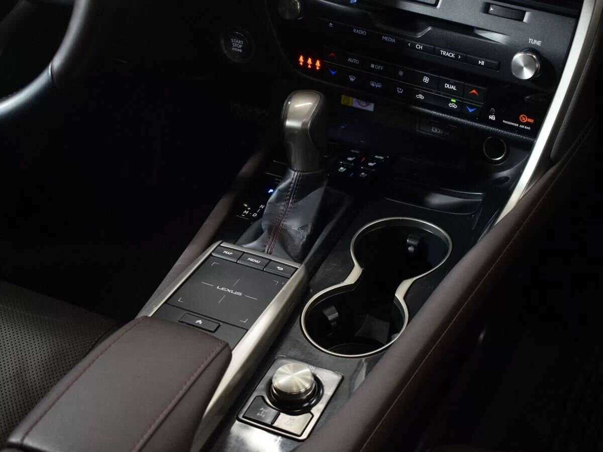 Б/У Лексус Р-Икс 2020 года. Фото: #20