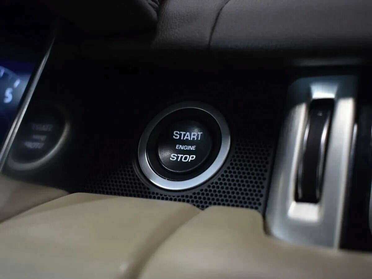 Б/У Лэнд Ровер Рэнж Ровер 2019 года. Фото: #16