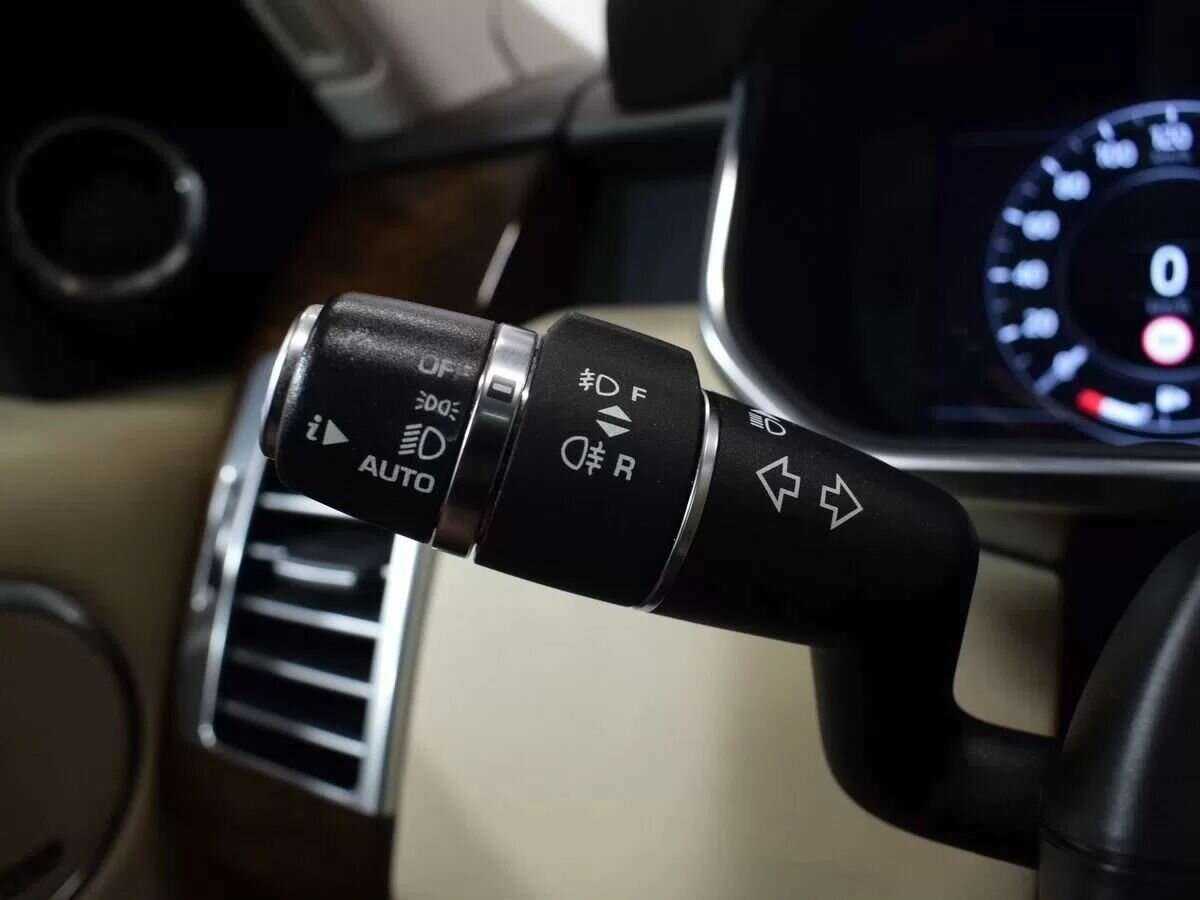 Б/У Лэнд Ровер Рэнж Ровер 2019 года. Фото: #17