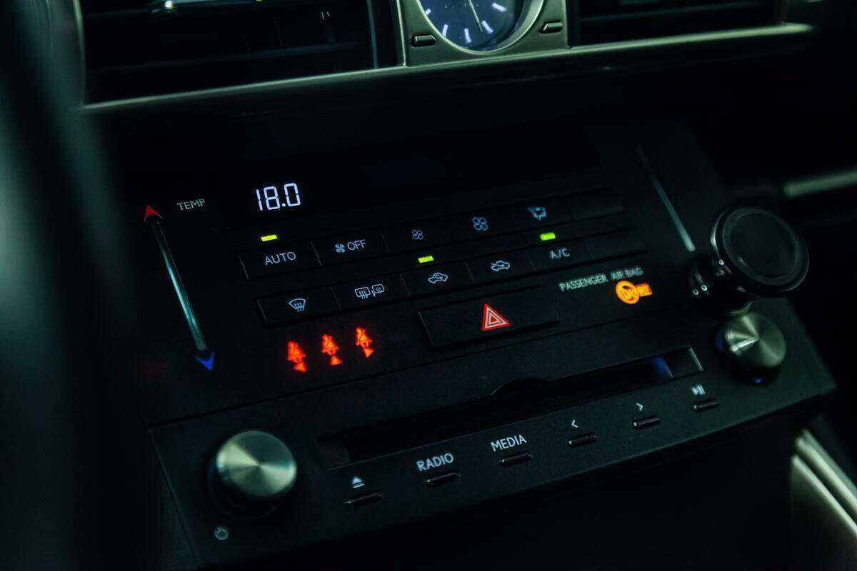 Б/У Лексус ИС 2014 года. Фото: #18