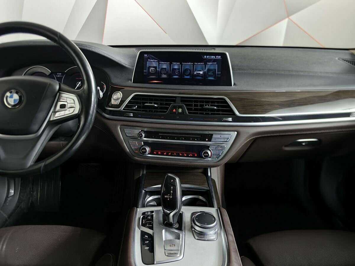 Б/У БМВ 7 серии 2015 года. Фото: #10