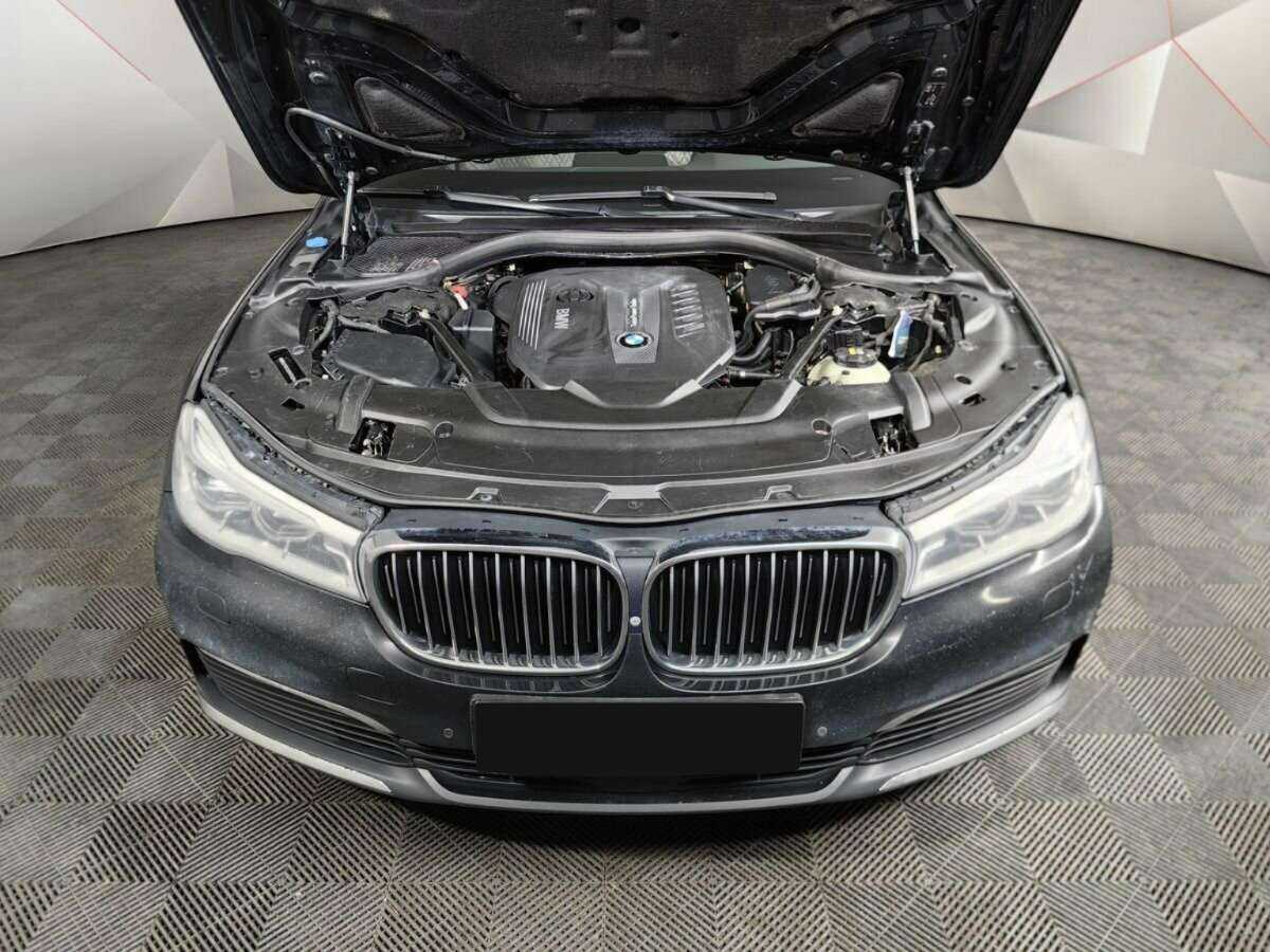 Б/У БМВ 7 серии 2015 года. Фото: #16