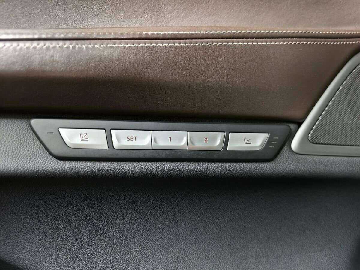 Б/У БМВ 7 серии 2015 года. Фото: #19