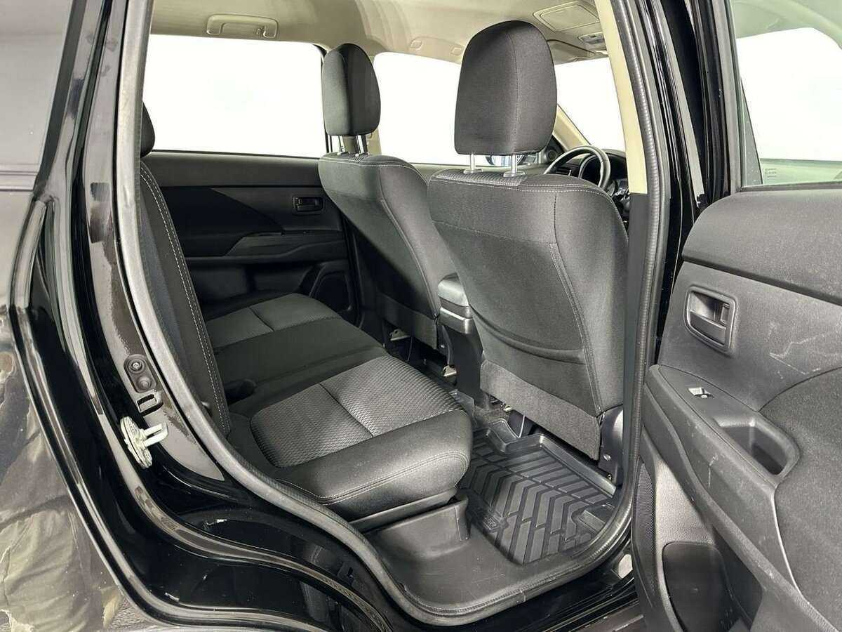 Б/У Митсубиши Оутлэндер 2017 года. Фото: #15