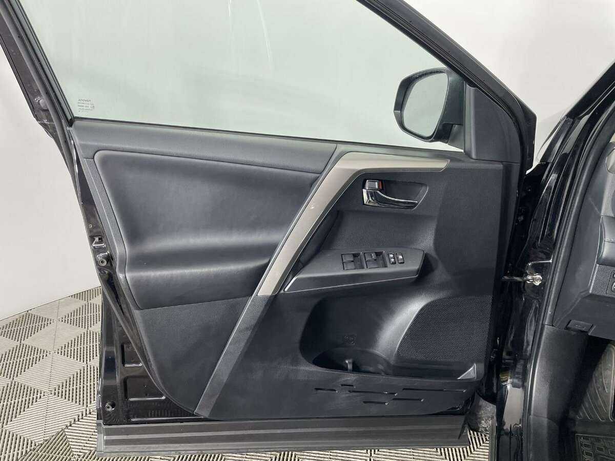 Б/У Тойота Рав4 2018 года. Фото: #7