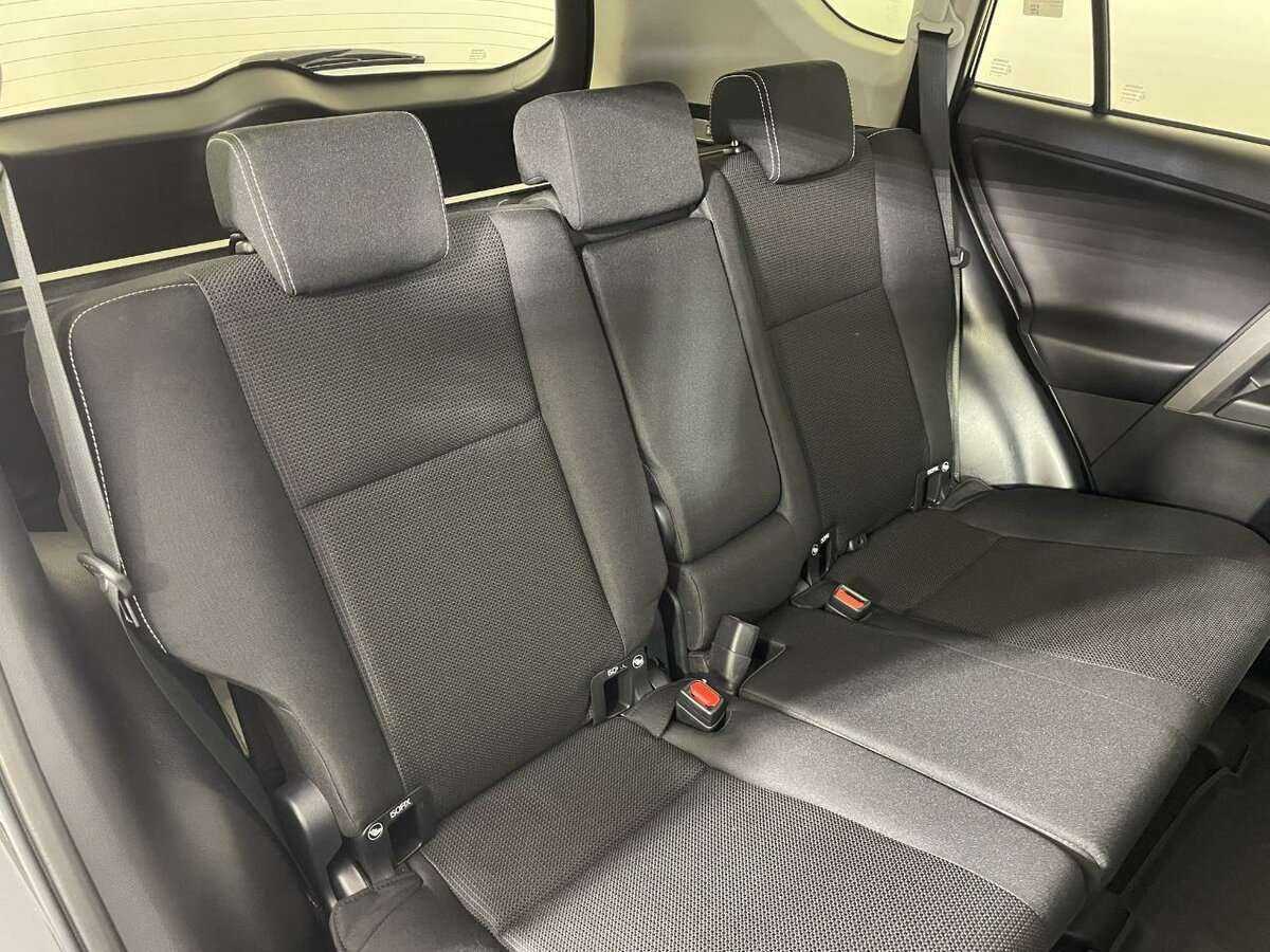 Б/У Тойота Рав4 2018 года. Фото: #14