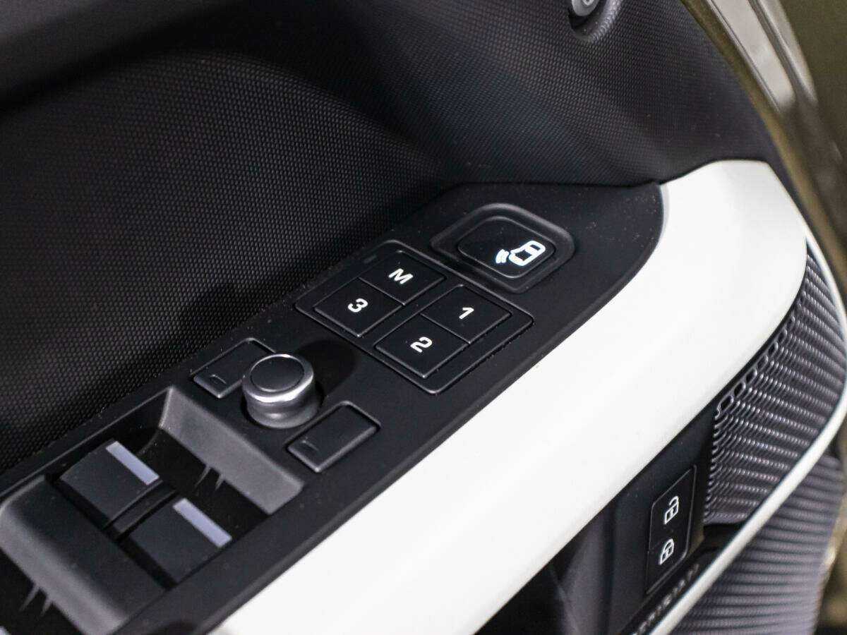 Б/У Лэнд Ровер Дефендер 2020 года. Фото: #16