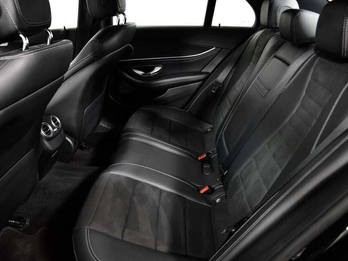 Б/У Мерседес-Бенц Е-Класс 2019 года. Фото: #9