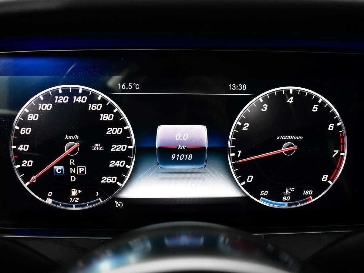 Б/У Мерседес-Бенц Е-Класс 2019 года. Фото: #10