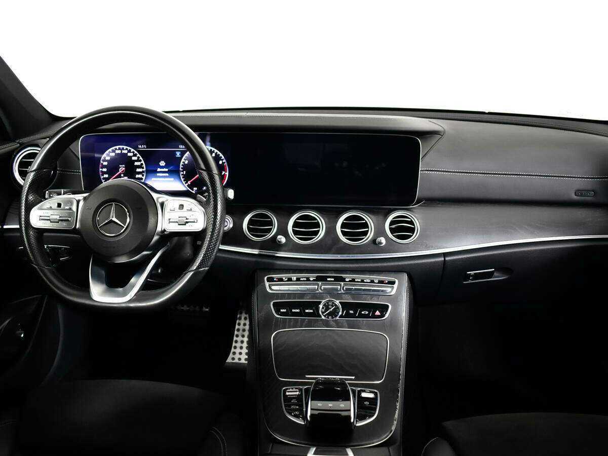 Б/У Мерседес-Бенц Е-Класс 2019 года. Фото: #11