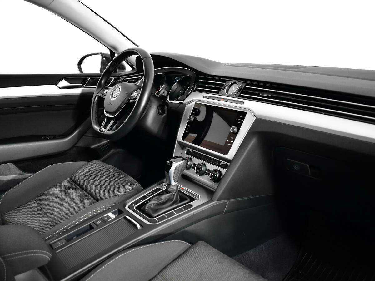 Б/У Фольксваген Пассат 2018 года. Фото: #8