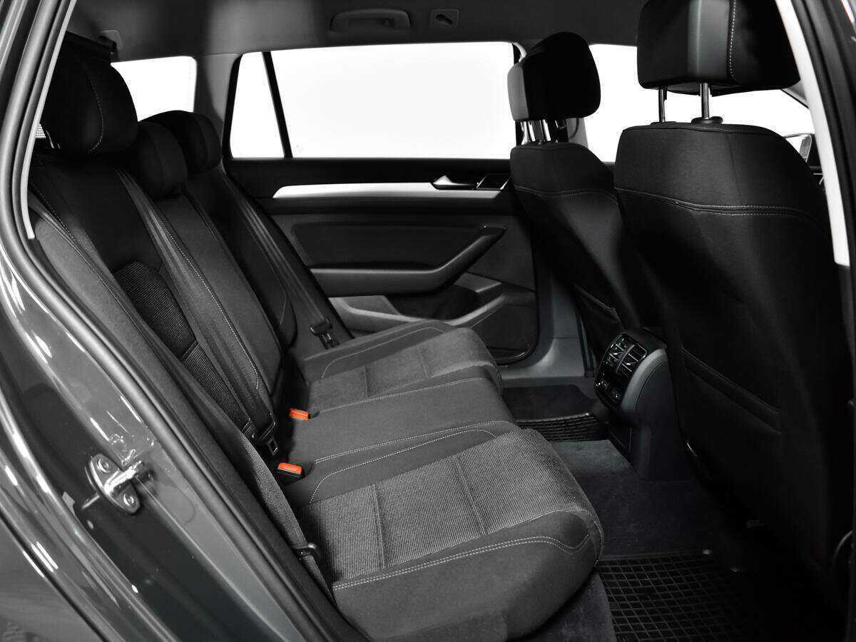 Б/У Фольксваген Пассат 2018 года. Фото: #9