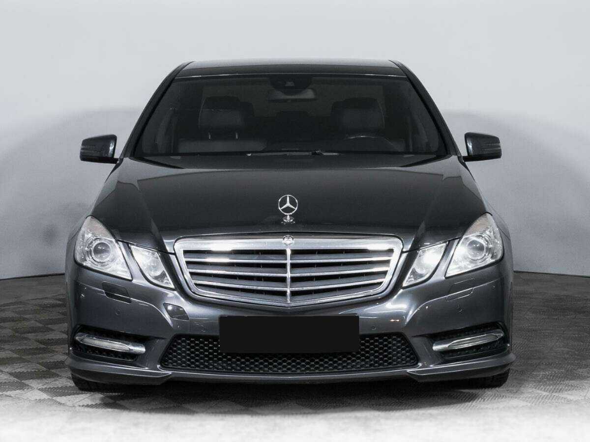Б/У Мерседес-Бенц Е-Класс 2012 года. Фото: #1