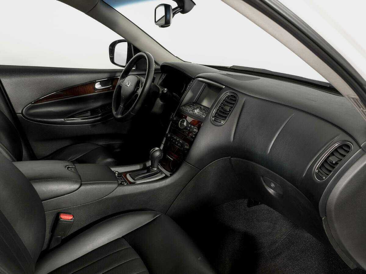 Б/У Инфинити К-Икс50 2014 года. Фото: #8
