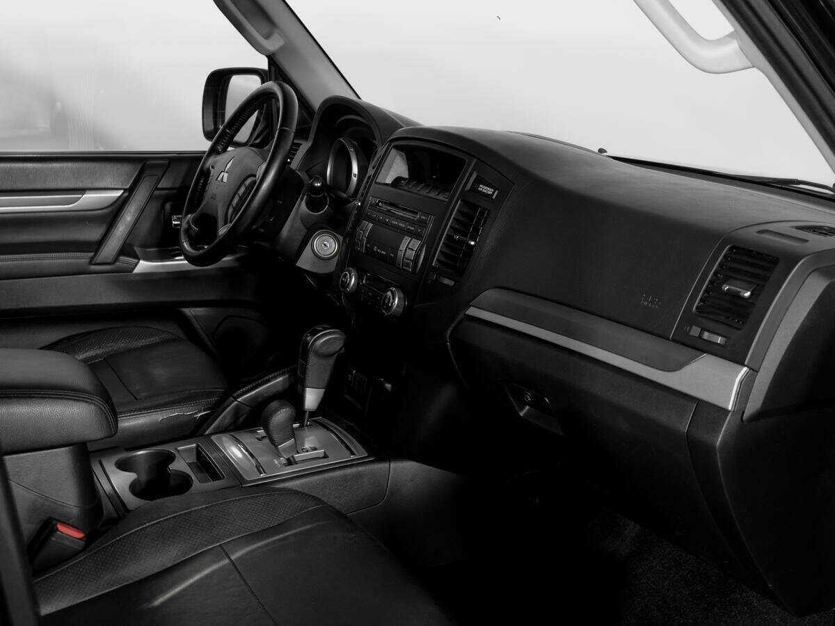 Б/У Митсубиши Паджеро 2011 года. Фото: #8