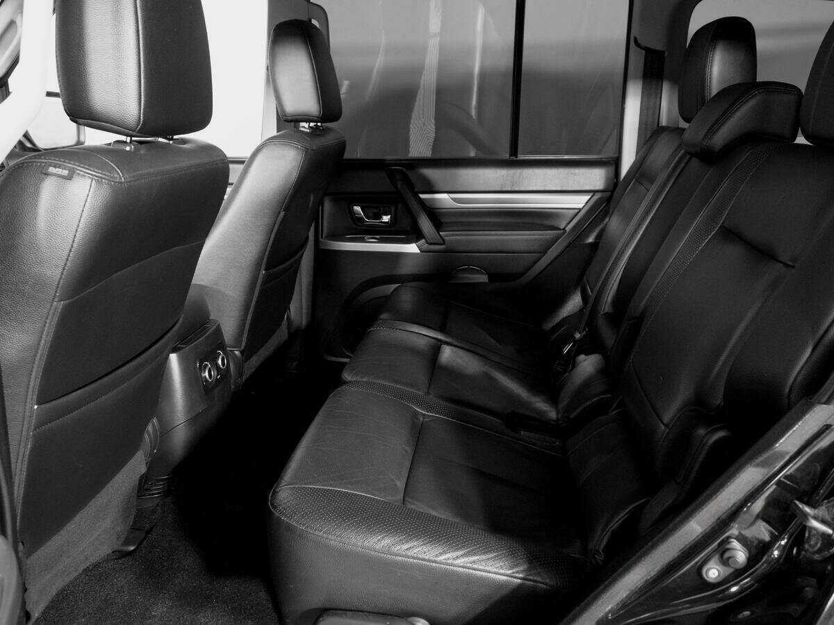 Б/У Митсубиши Паджеро 2011 года. Фото: #9