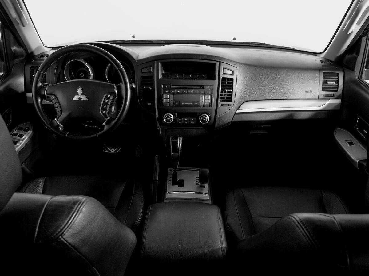 Б/У Митсубиши Паджеро 2011 года. Фото: #11