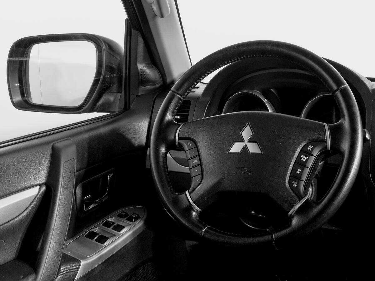 Б/У Митсубиши Паджеро 2011 года. Фото: #14