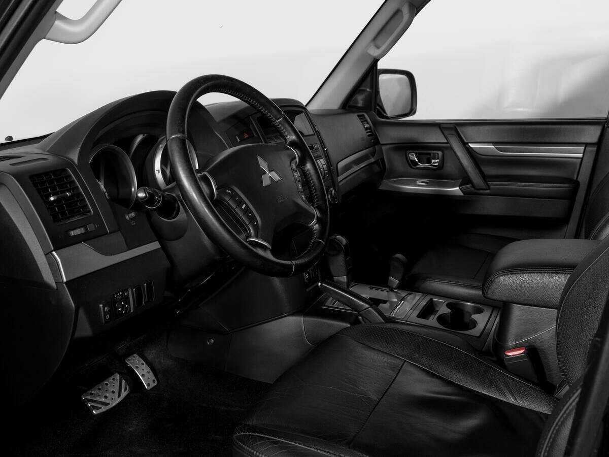 Б/У Митсубиши Паджеро 2011 года. Фото: #15