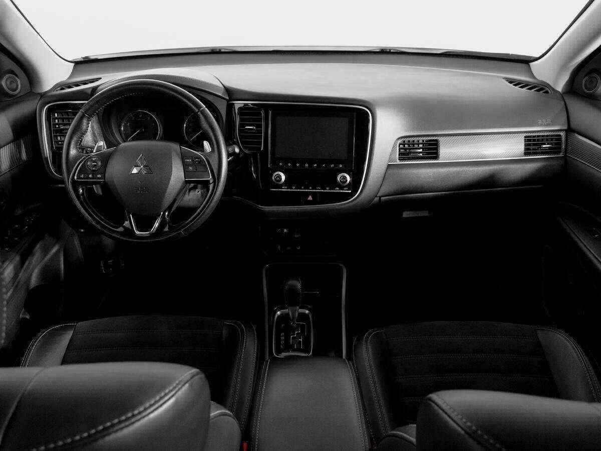 Б/У Митсубиши Оутлэндер 2021 года. Фото: #11