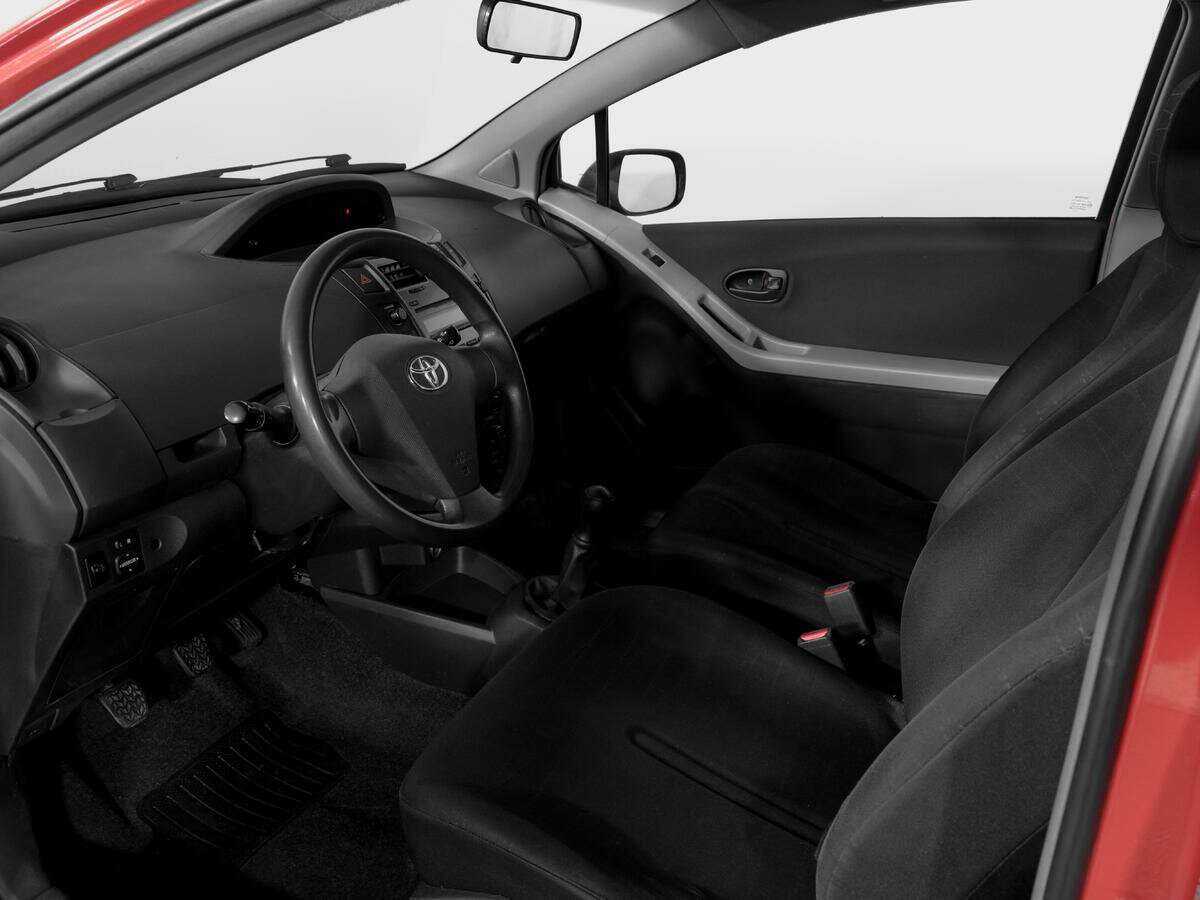 Б/У Тойота Ярис 2010 года. Фото: #14