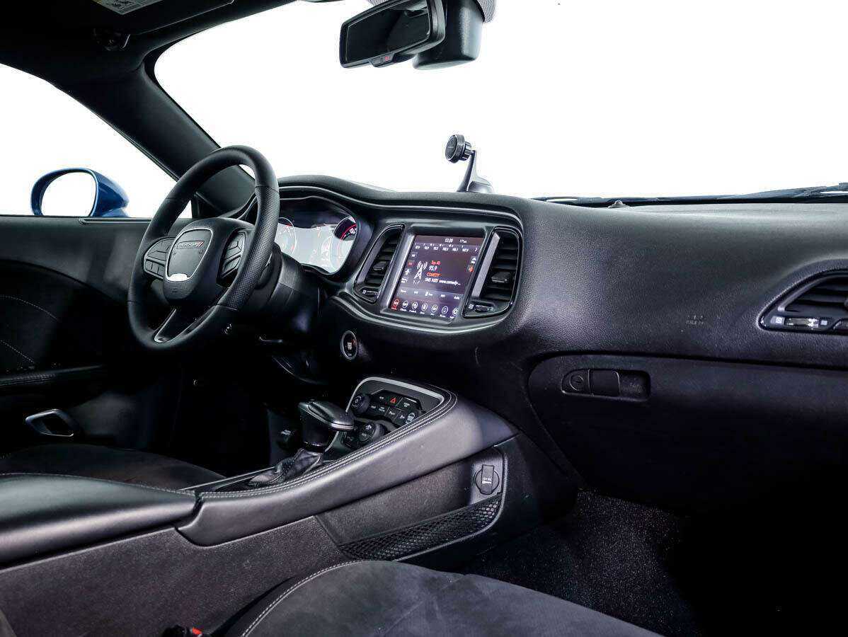 Б/У Додж Челленджер 2020 года. Фото: #7