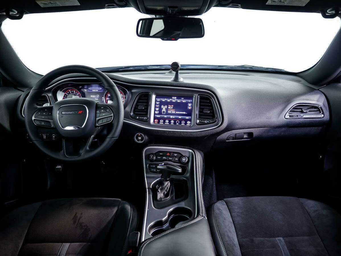 Б/У Додж Челленджер 2020 года. Фото: #8