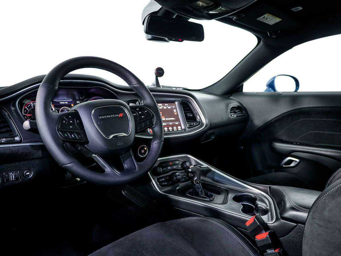 Б/У Додж Челленджер 2020 года. Фото: #9