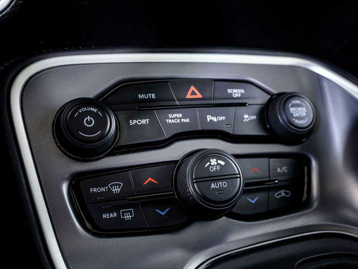 Б/У Додж Челленджер 2020 года. Фото: #18