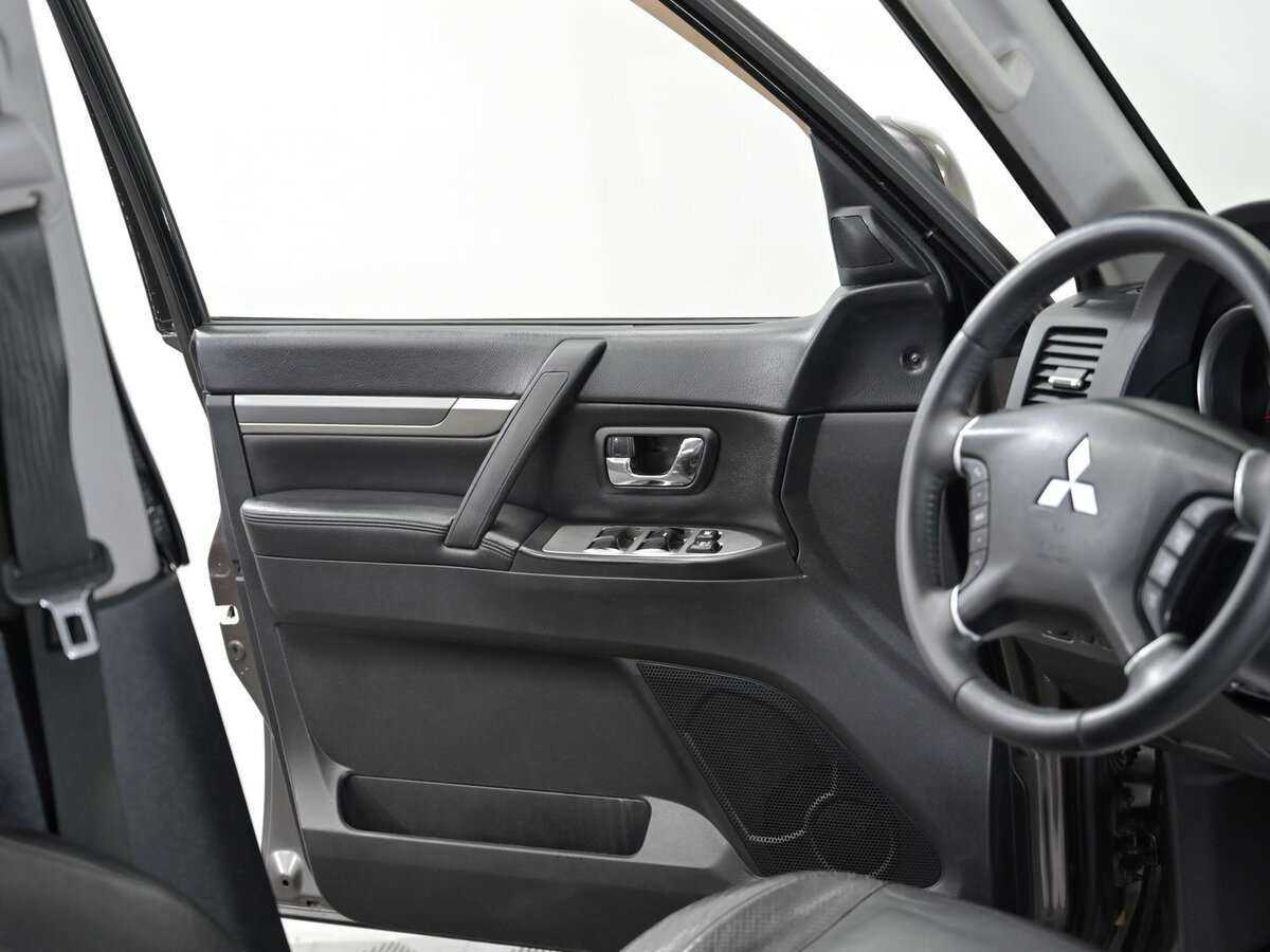 Б/У Митсубиши Паджеро 2010 года. Фото: #7