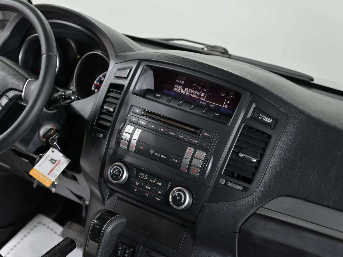 Б/У Митсубиши Паджеро 2010 года. Фото: #13