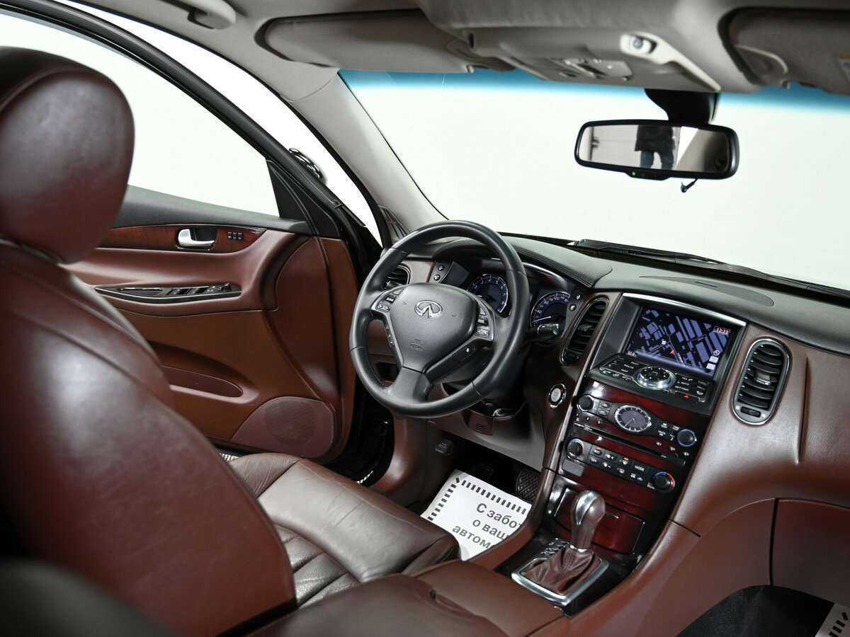 Б/У Инфинити ЕИкс 2013 года. Фото: #4