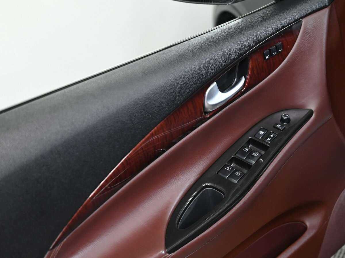 Б/У Инфинити ЕИкс 2013 года. Фото: #8