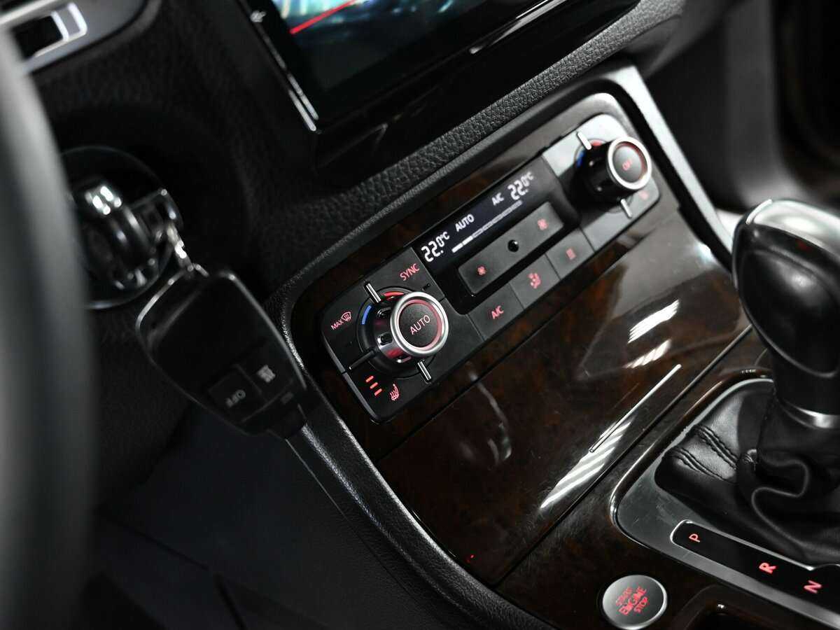 Б/У Фольксваген Туарег 2013 года. Фото: #6