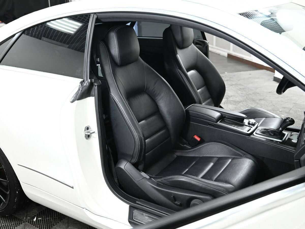 Б/У Мерседес-Бенц Е-Класс 2011 года. Фото: #12