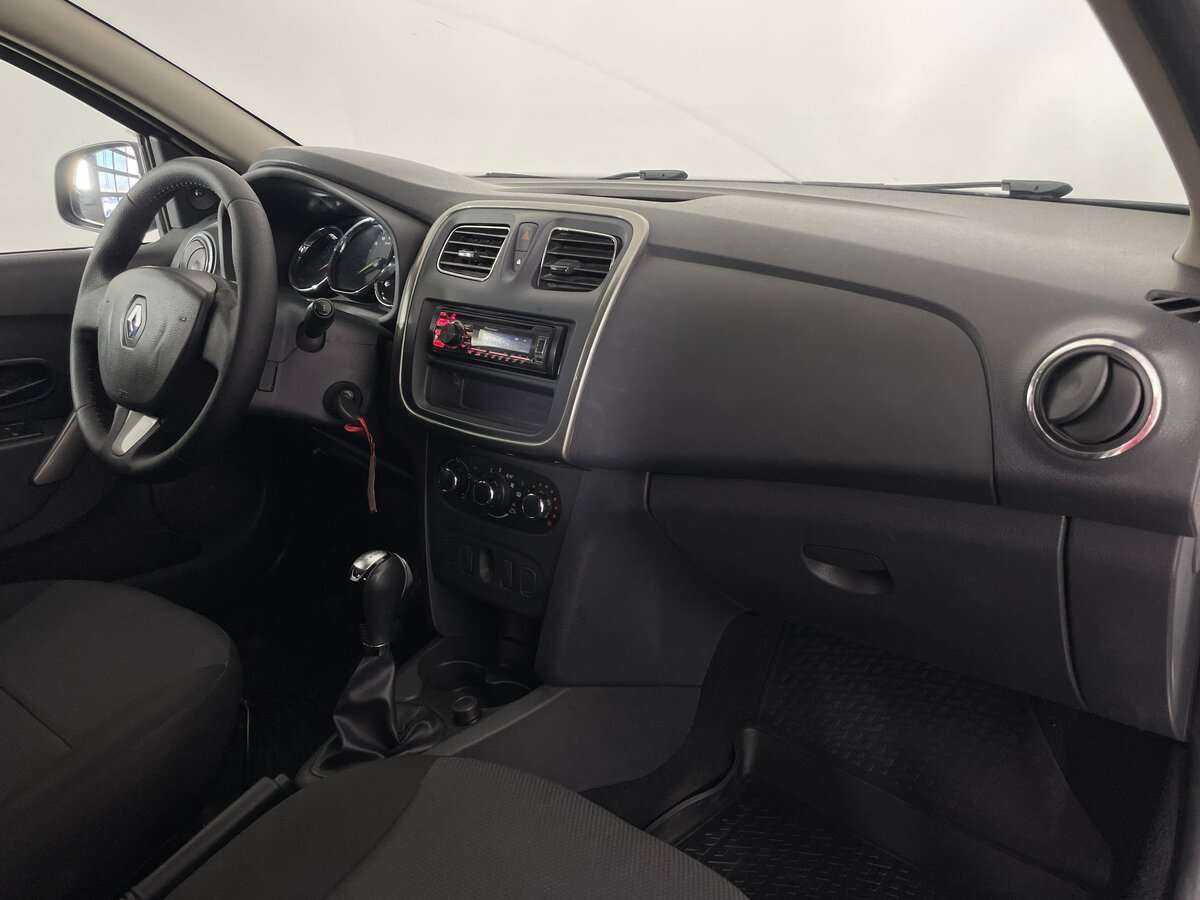 Б/У Рено Логан 2015 года. Фото: #7