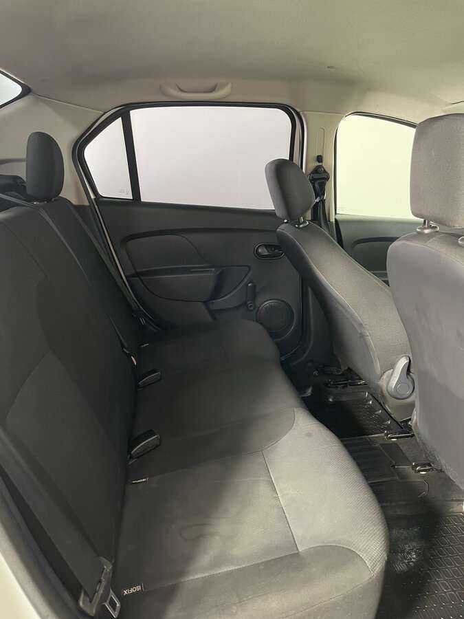 Б/У Рено Логан 2014 года. Фото: #21