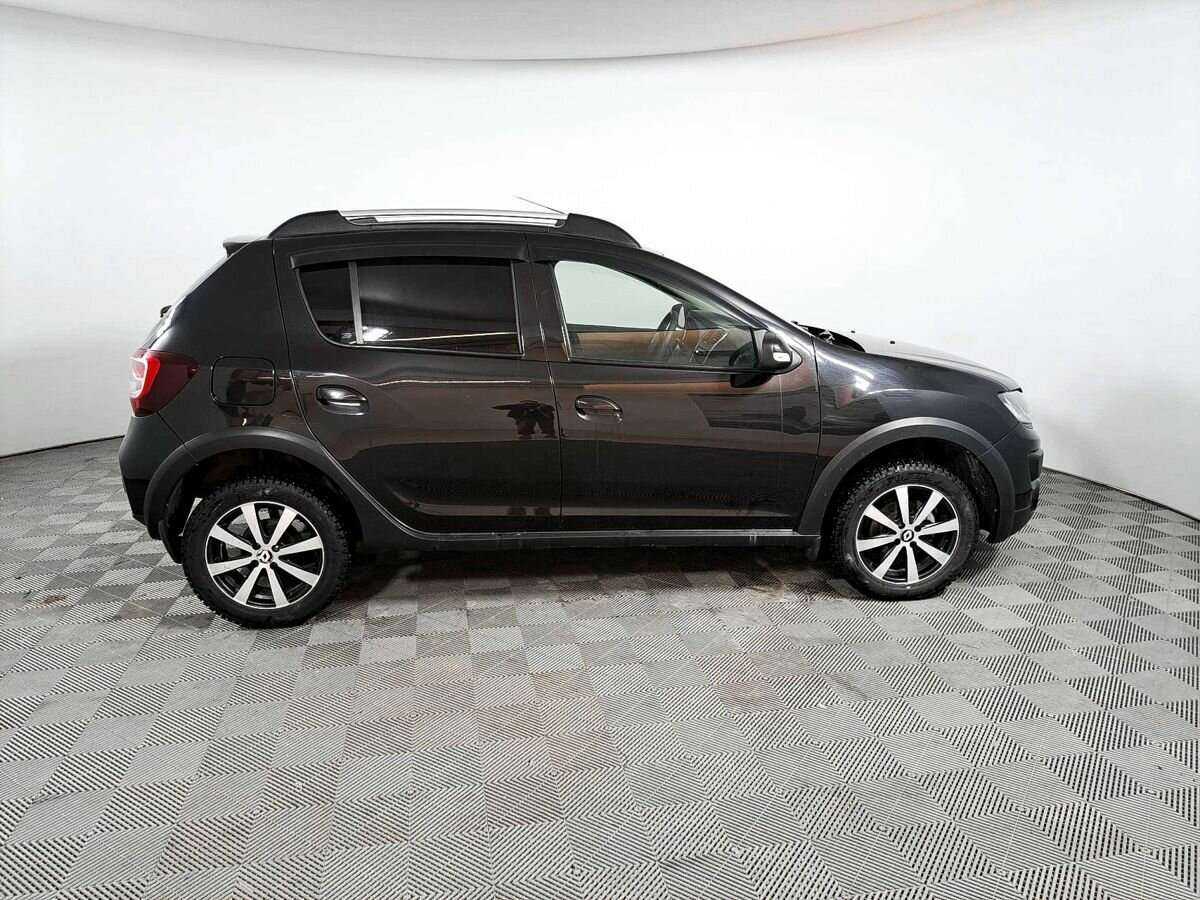 Б/У Рено Сандеро 2016 года. Фото: #2