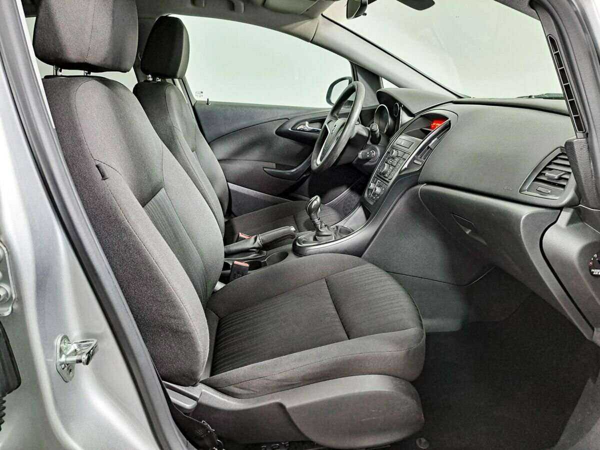 Б/У Опель Астра 2011 года. Фото: #7