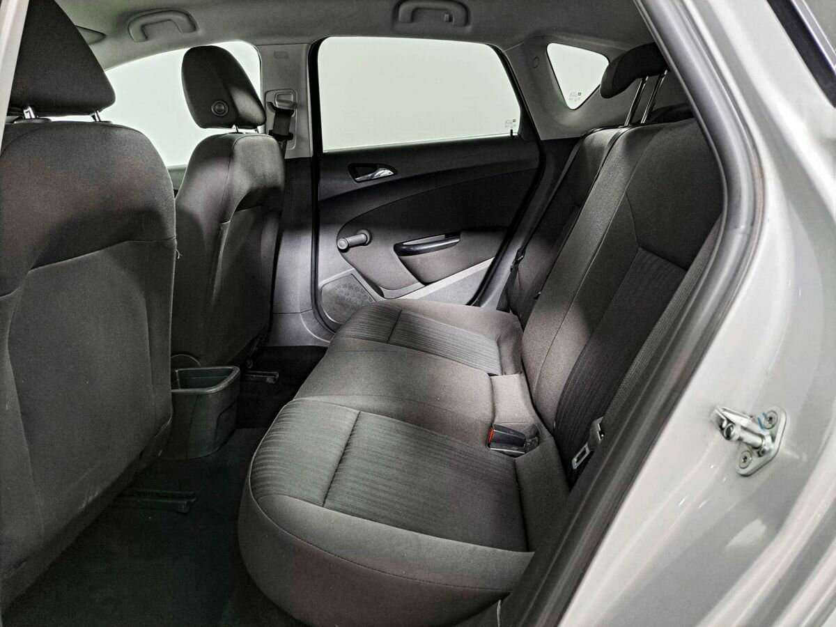 Б/У Опель Астра 2011 года. Фото: #8