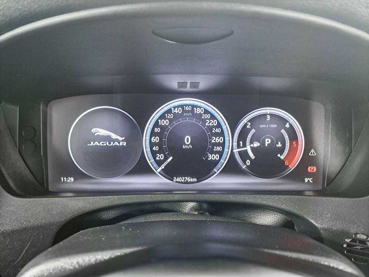 Б/У Ягуар Ф-Пэйс 2016 года. Фото: #10