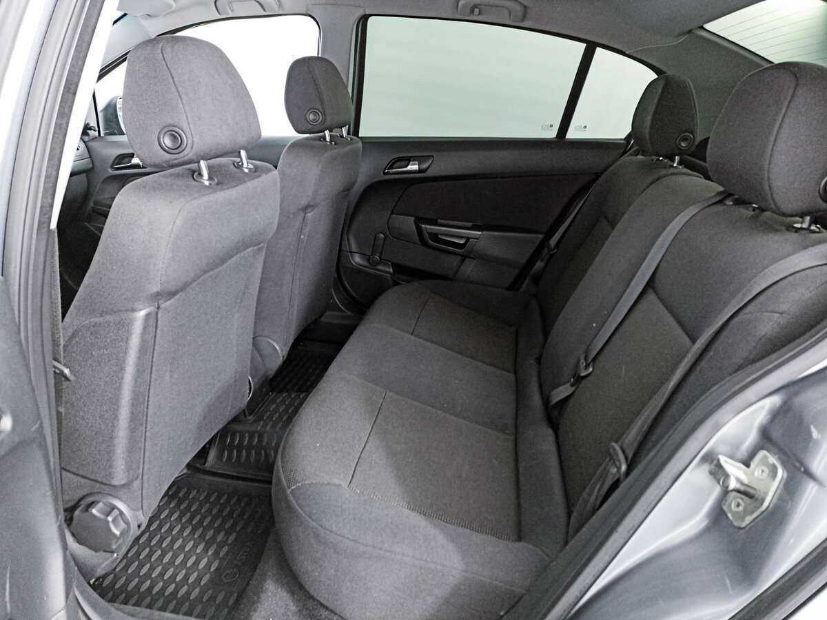 Б/У Опель Астра 2011 года. Фото: #11