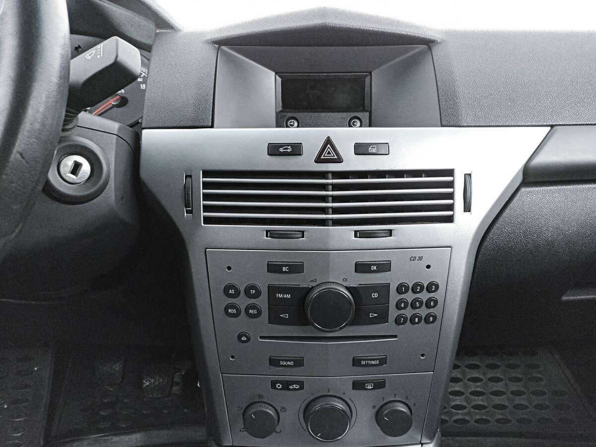 Б/У Опель Астра 2011 года. Фото: #14