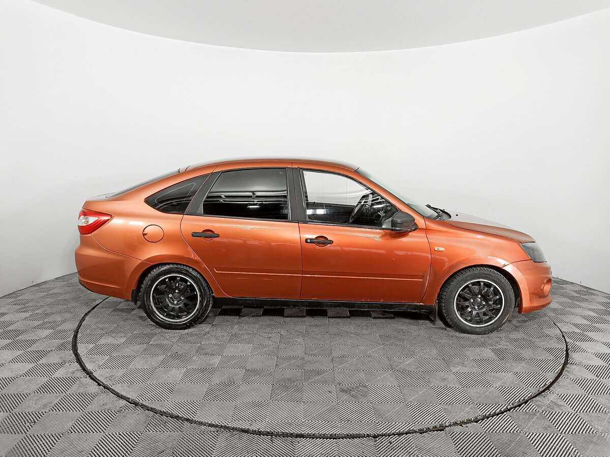 Б/У Лада (ВАЗ) Гранта 2015 года. Фото: #3