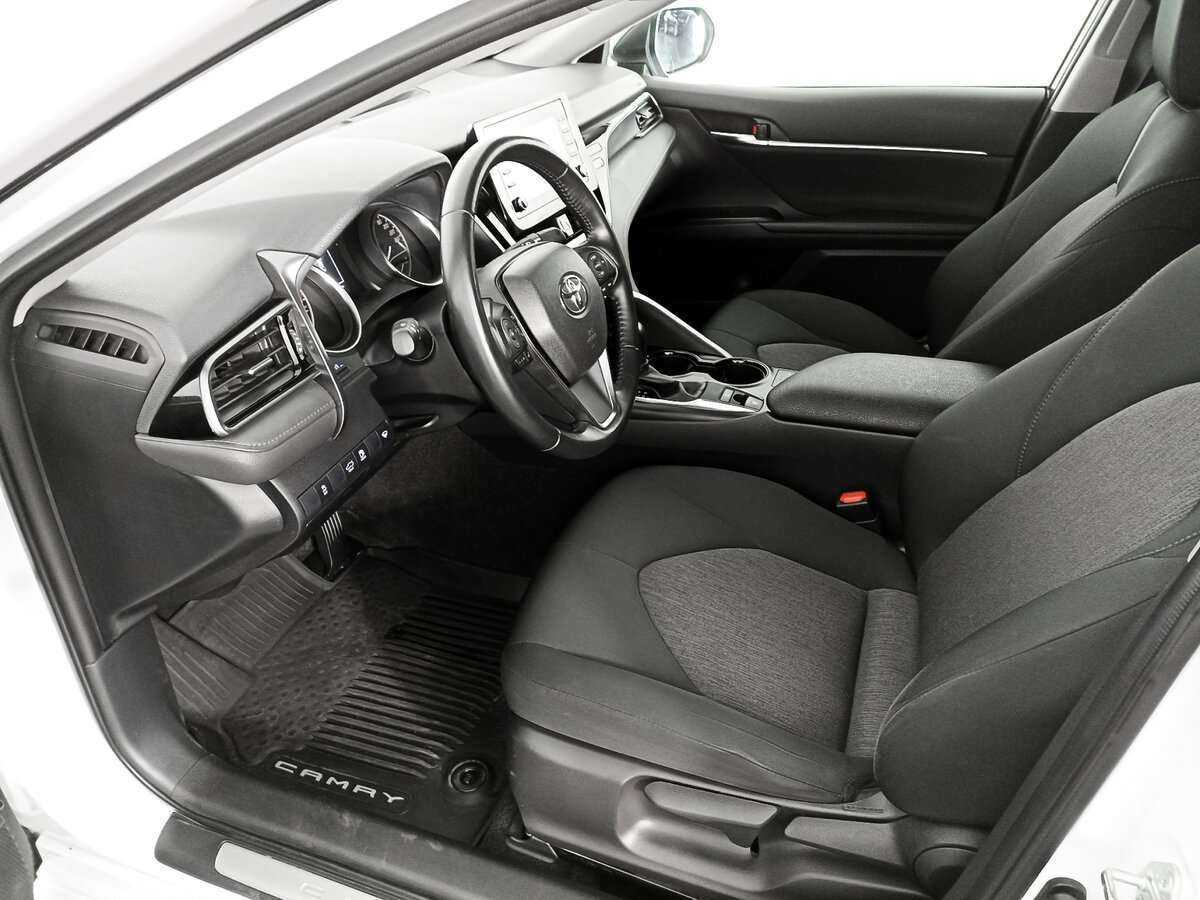 Б/У Тойота Камри 2021 года. Фото: #12