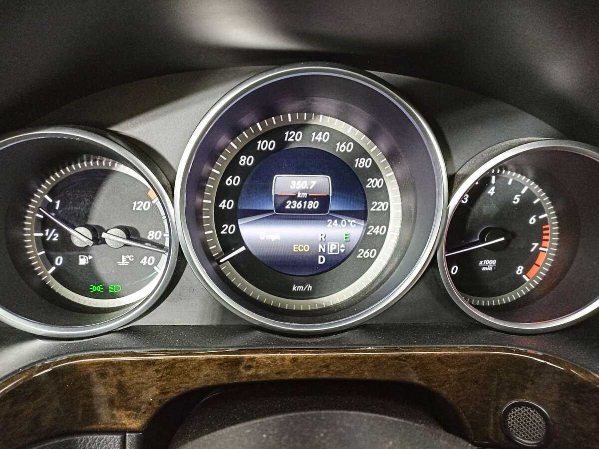 Б/У Мерседес-Бенц Е-Класс 2013 года. Фото: #10