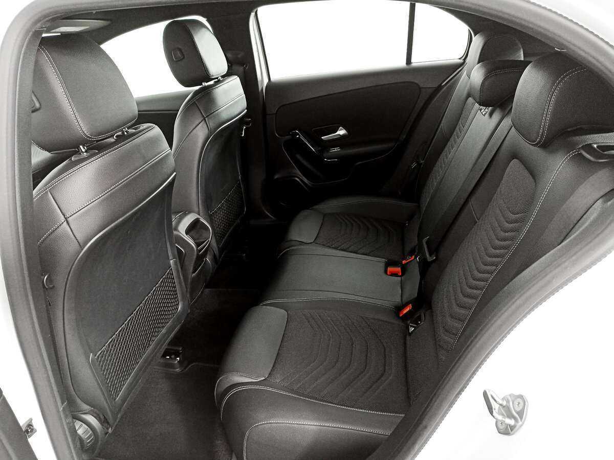 Б/У Мерседес-Бенц А-Класс 2018 года. Фото: #9