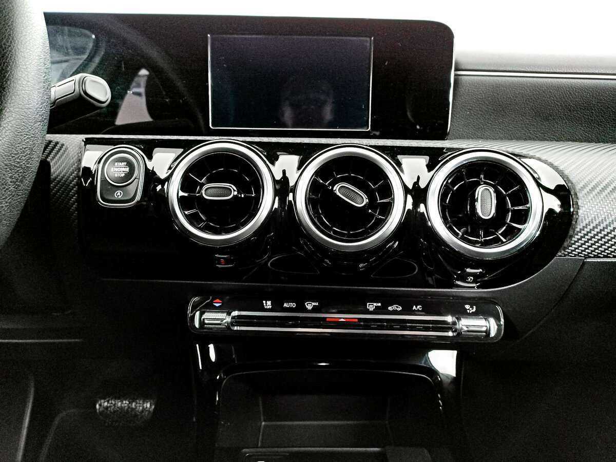 Б/У Мерседес-Бенц А-Класс 2018 года. Фото: #12